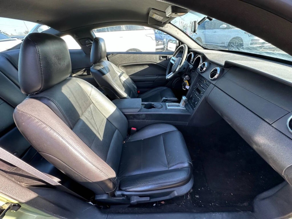 2006 Ford Mustang Image 9