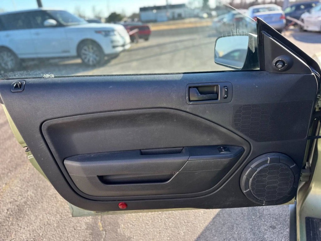 2006 Ford Mustang Image 13