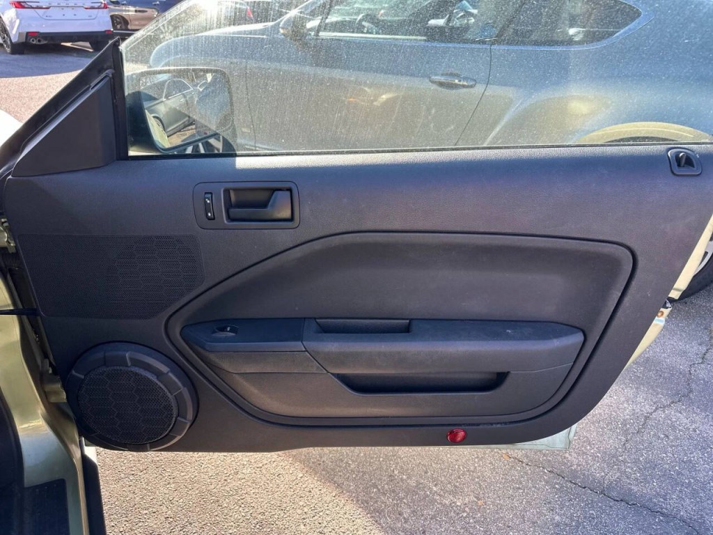 2006 Ford Mustang Image 14