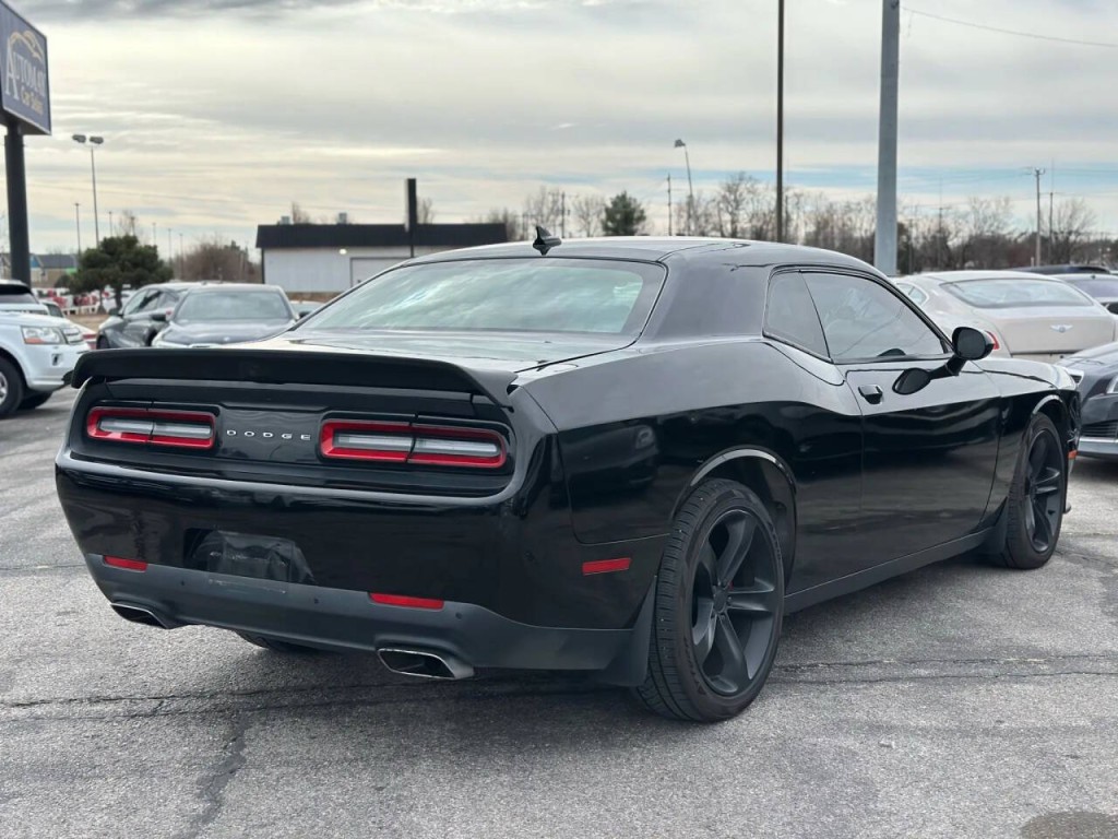2015 Dodge Challenger Image 6