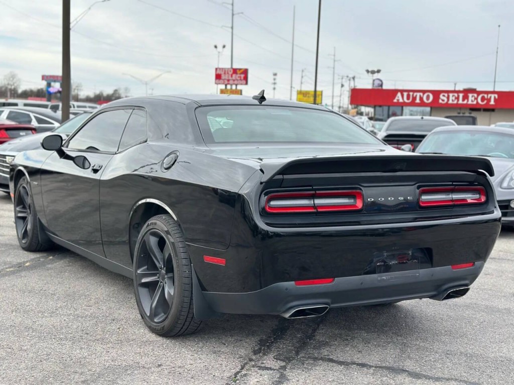 2015 Dodge Challenger Image 8