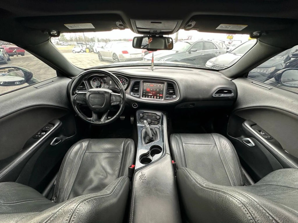 2015 Dodge Challenger Image 11