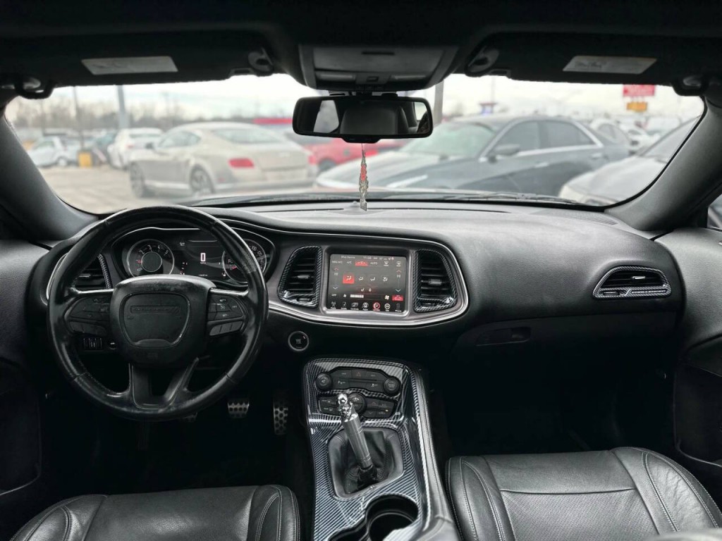 2015 Dodge Challenger Image 12