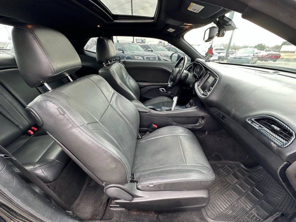 2015 Dodge Challenger Image 13