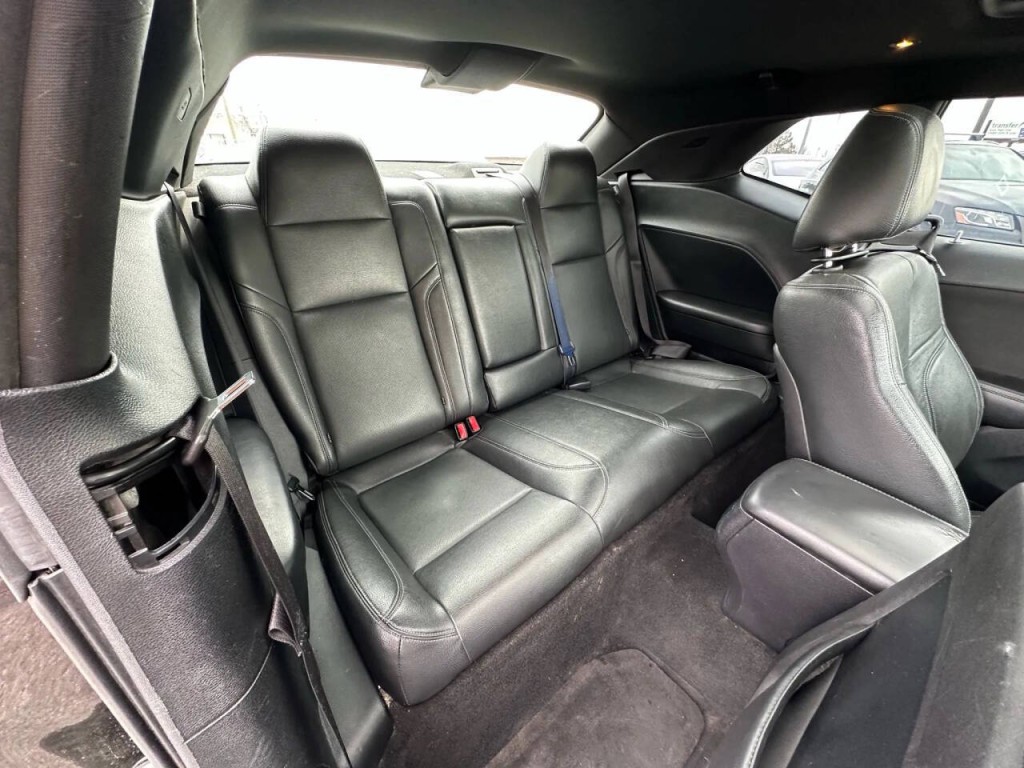 2015 Dodge Challenger Image 14