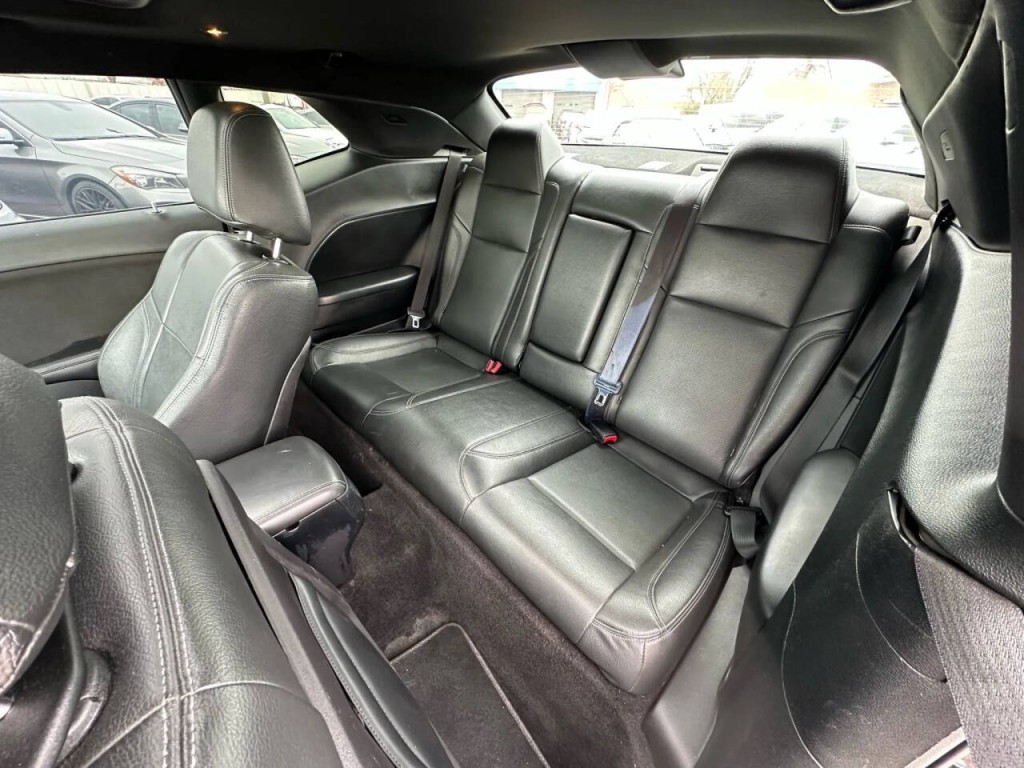 2015 Dodge Challenger Image 15