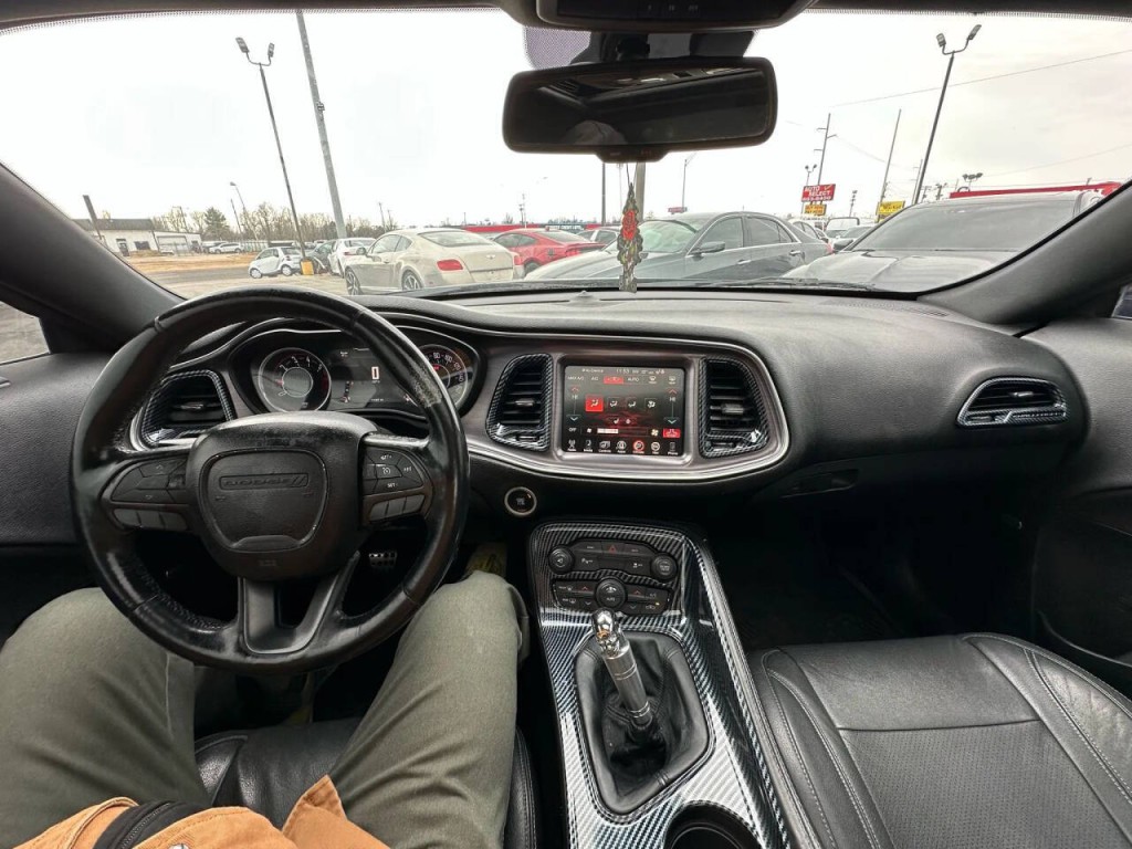 2015 Dodge Challenger Image 28