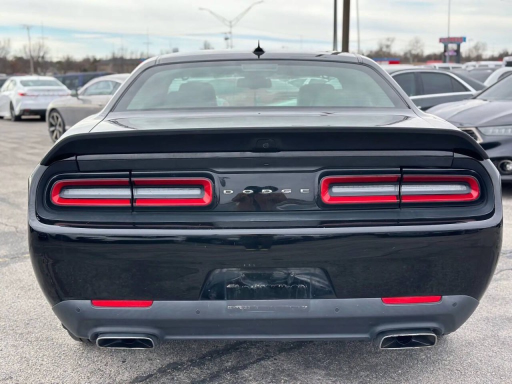 2015 Dodge Challenger Image 37