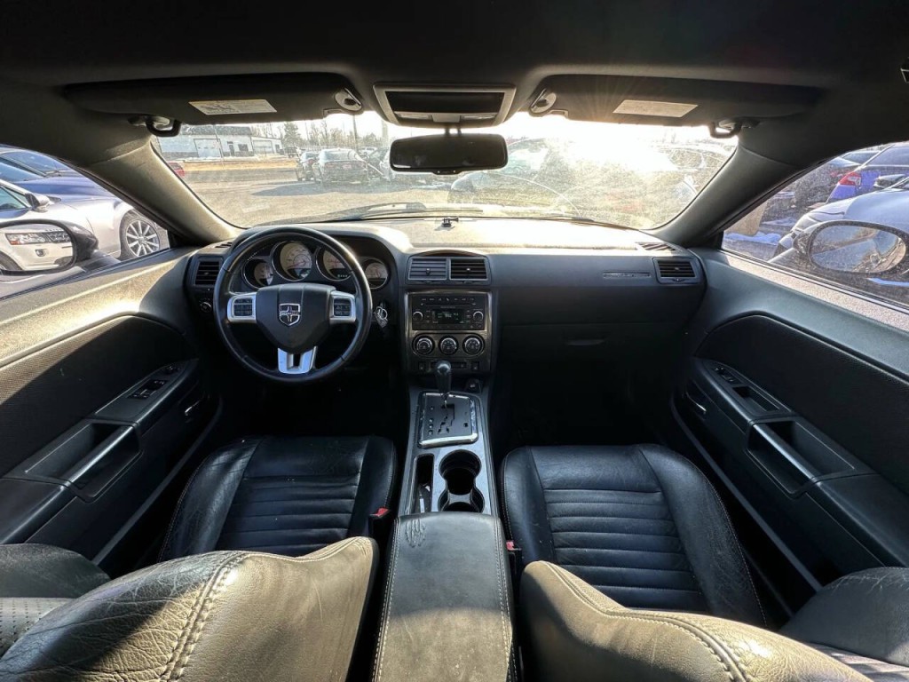 2013 Dodge Challenger Image 2