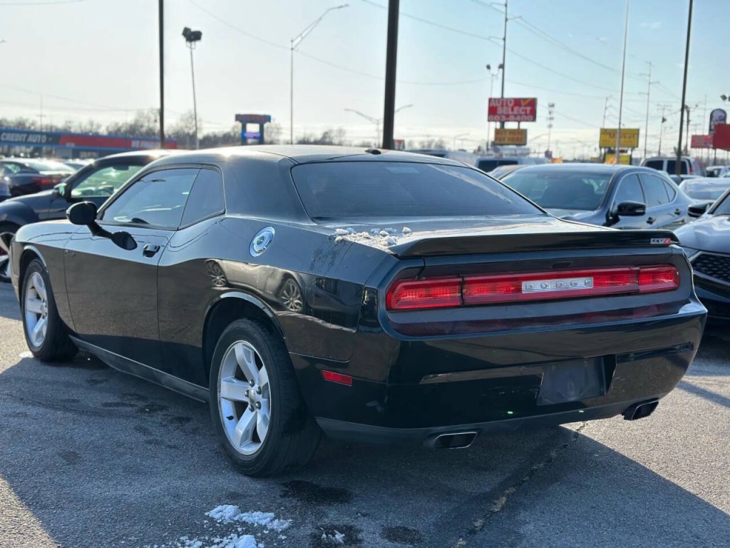 2013 Dodge Challenger Image 8
