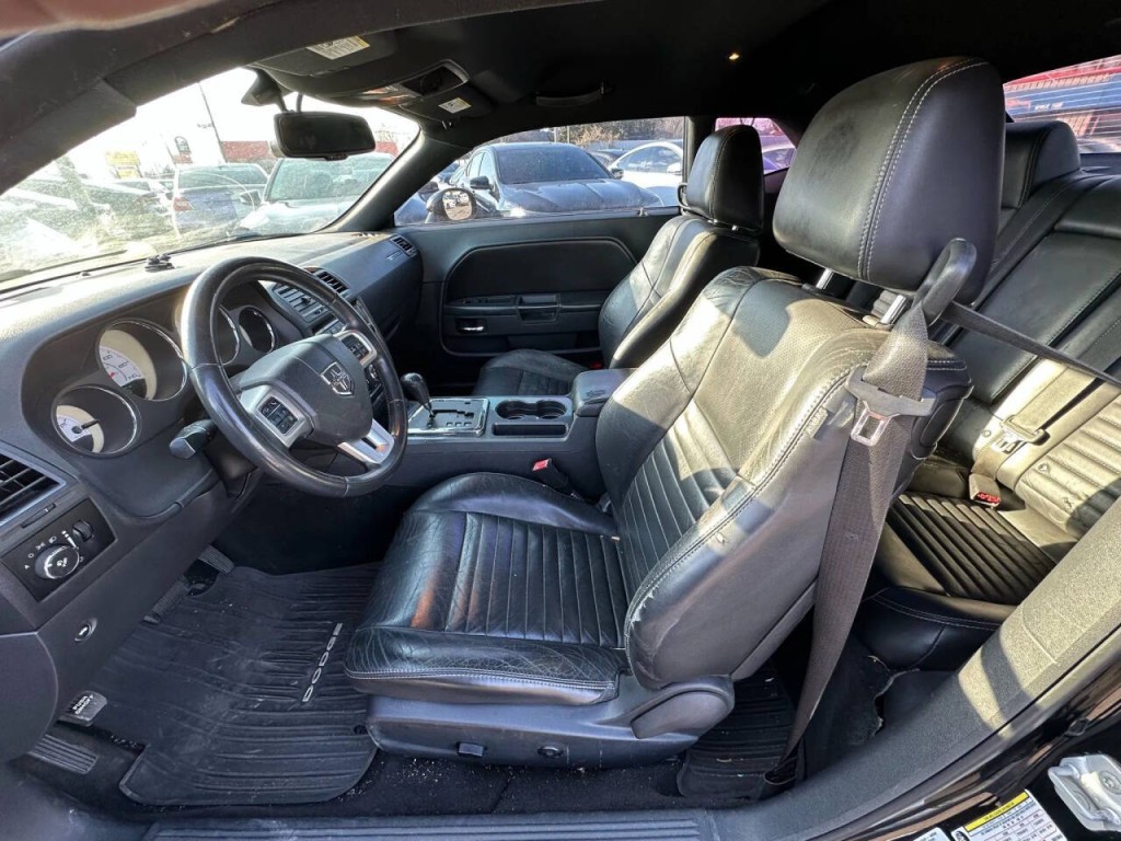 2013 Dodge Challenger Image 10