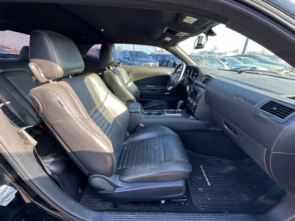 2013 Dodge Challenger Image 13