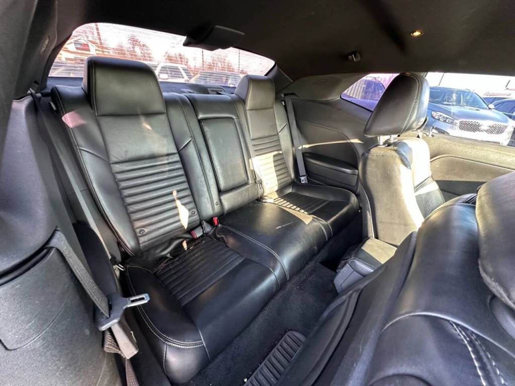 2013 Dodge Challenger Image 14