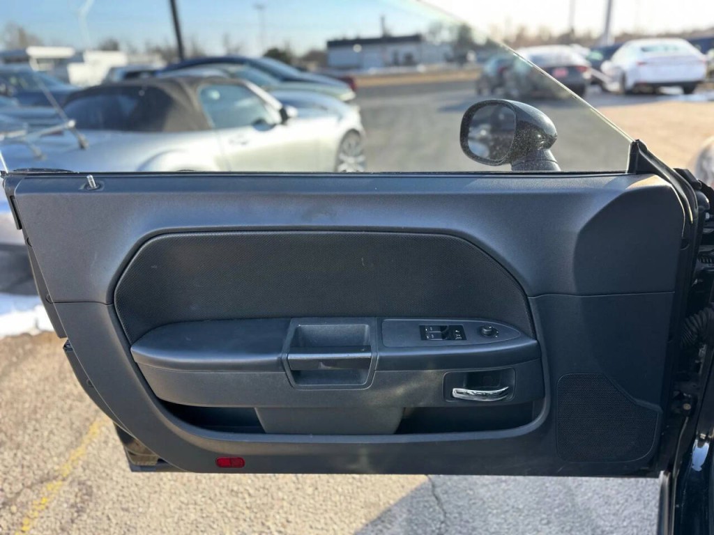 2013 Dodge Challenger Image 18