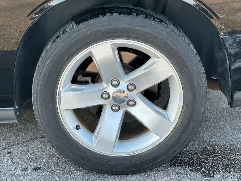 2013 Dodge Challenger Image 21