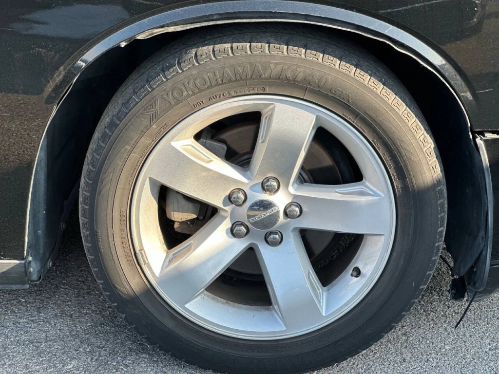 2013 Dodge Challenger Image 23