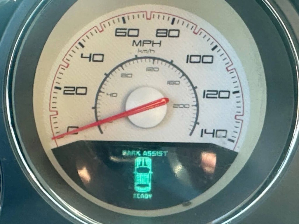 2013 Dodge Challenger Image 24