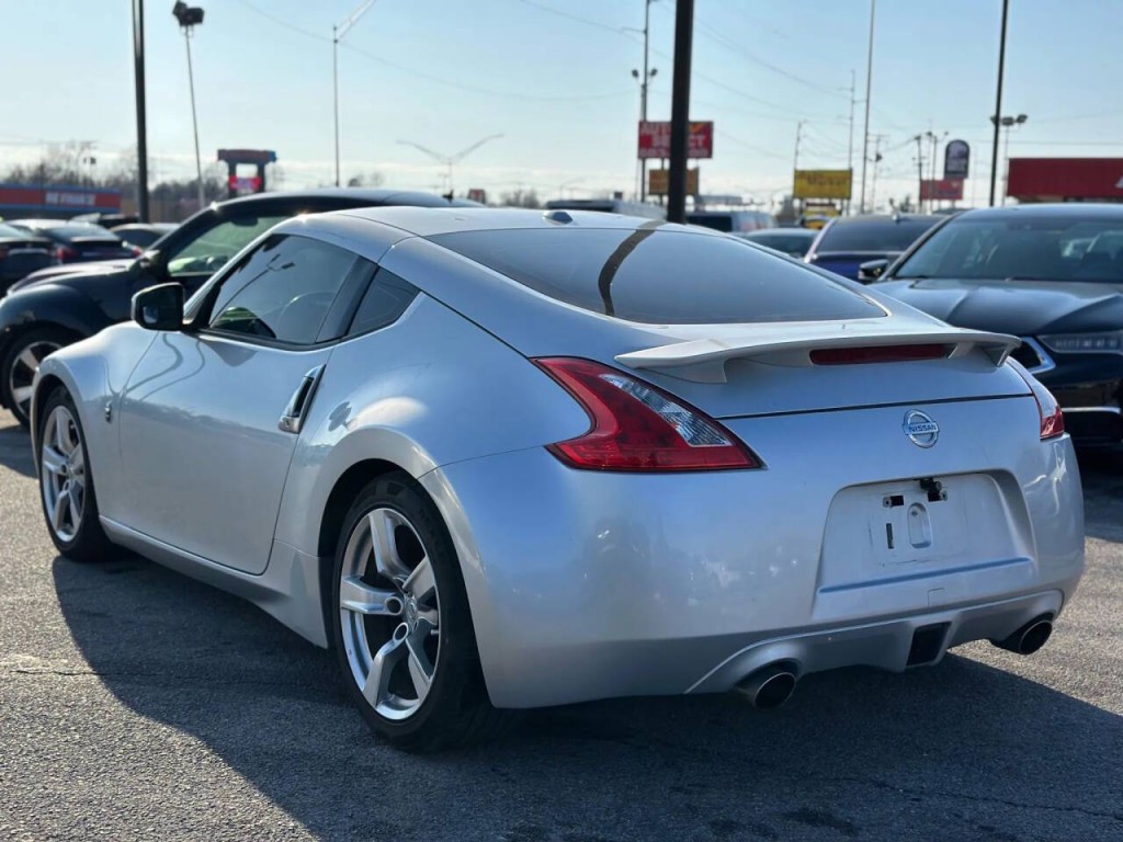 2009 Nissan 370Z Image 8