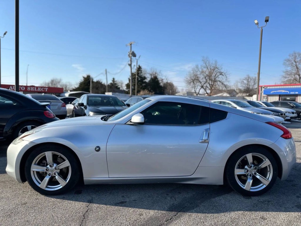 2009 Nissan 370Z Image 9
