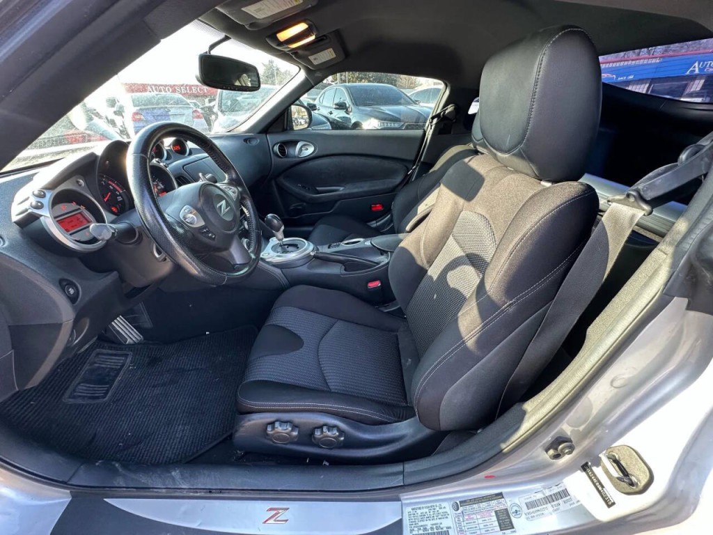 2009 Nissan 370Z Image 10