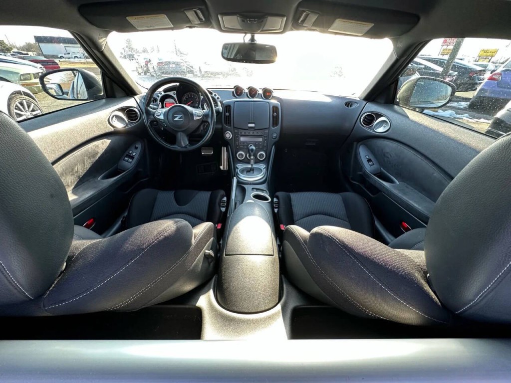 2009 Nissan 370Z Image 11