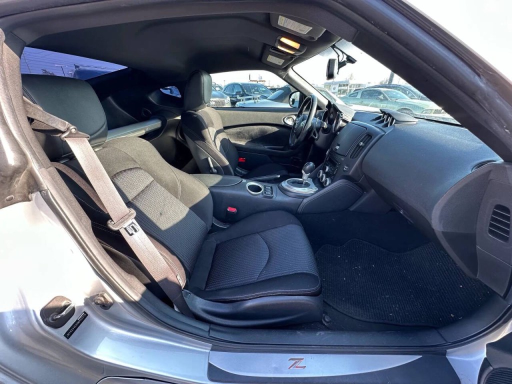 2009 Nissan 370Z Image 13