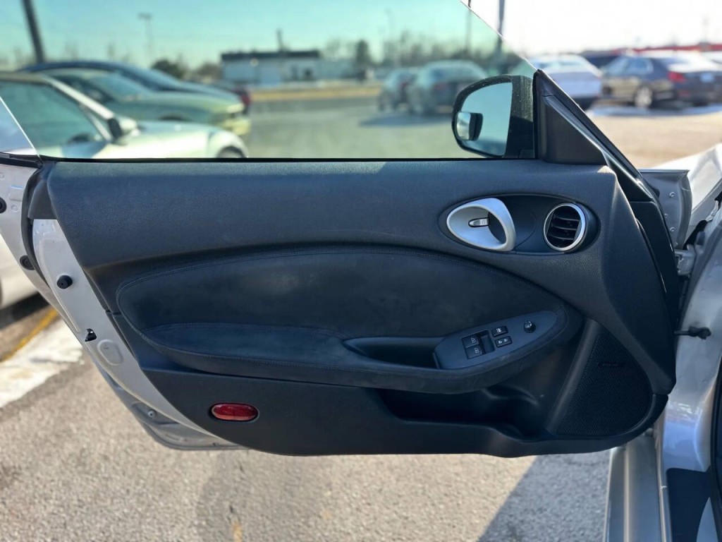 2009 Nissan 370Z Image 20