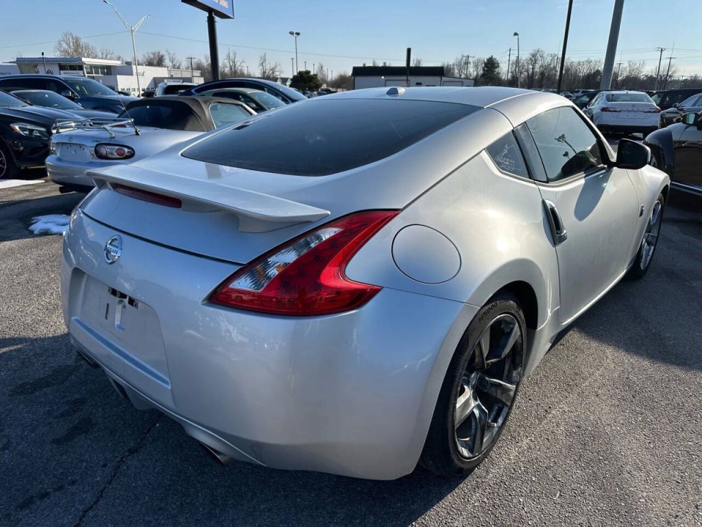 2009 Nissan 370Z Image 32