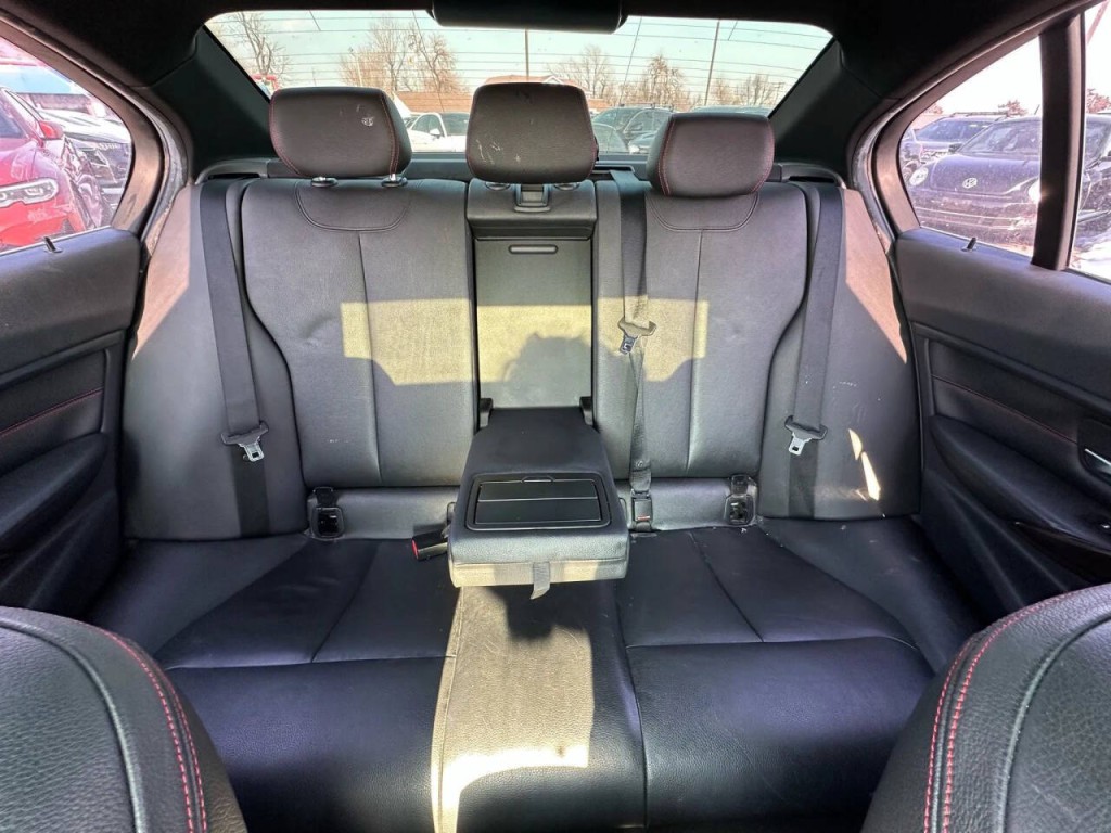 2015 BMW 3 Series Image 16