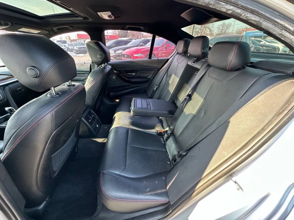 2015 BMW 3 Series Image 17