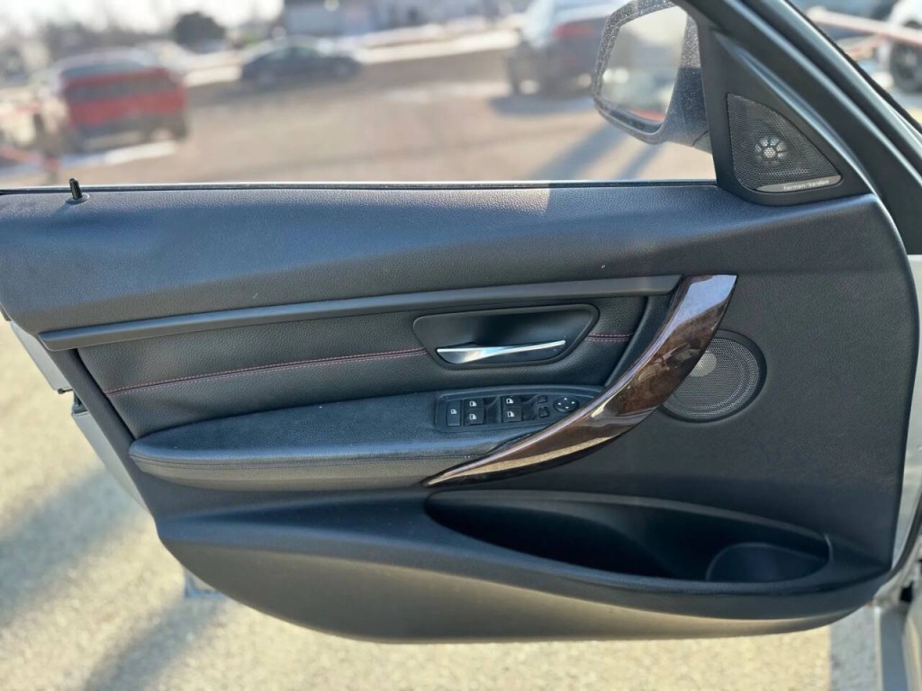 2015 BMW 3 Series Image 20