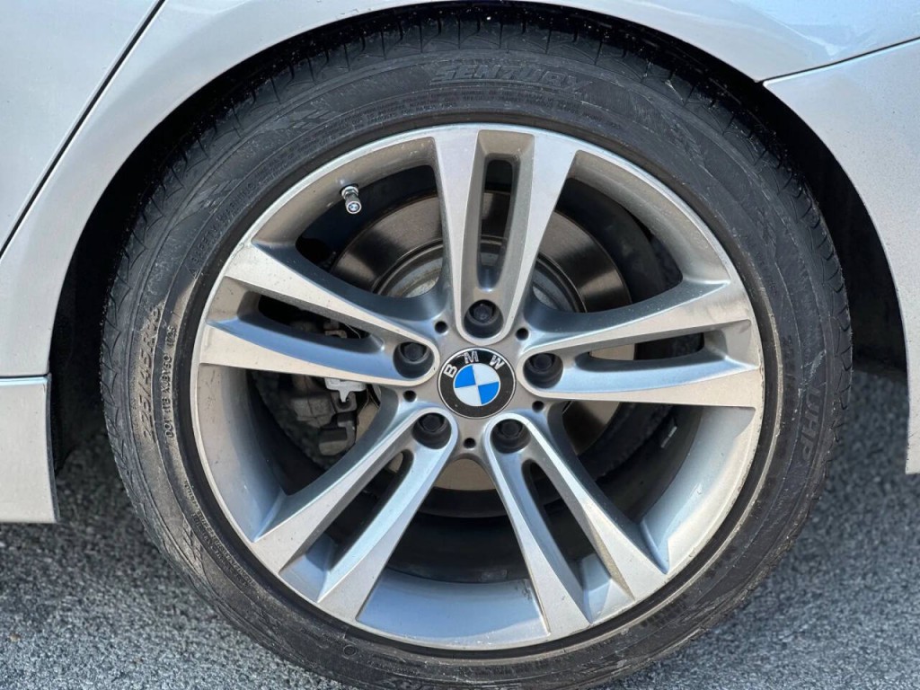 2015 BMW 3 Series Image 25