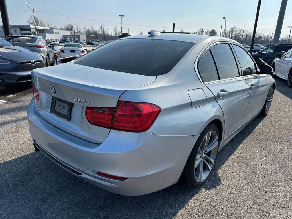 2015 BMW 3 Series Image 32