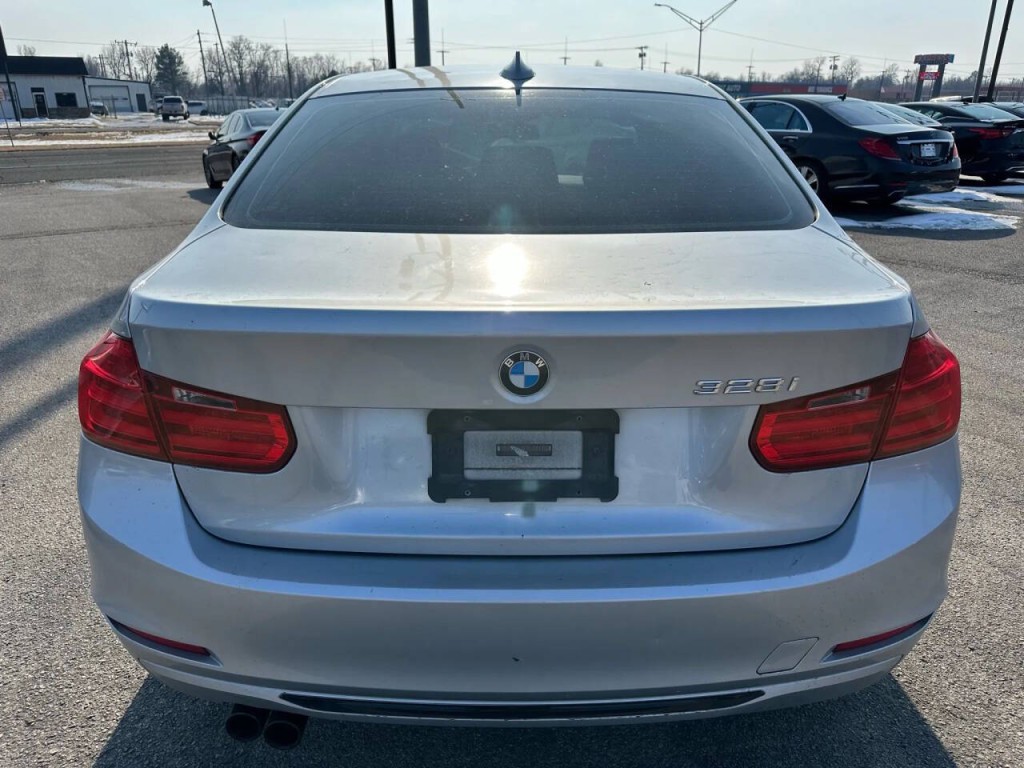 2015 BMW 3 Series Image 33