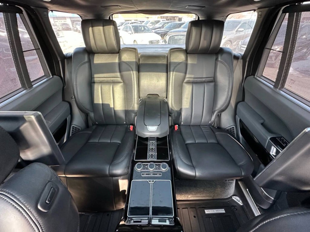 2015 Land Rover Range Rover Image 16