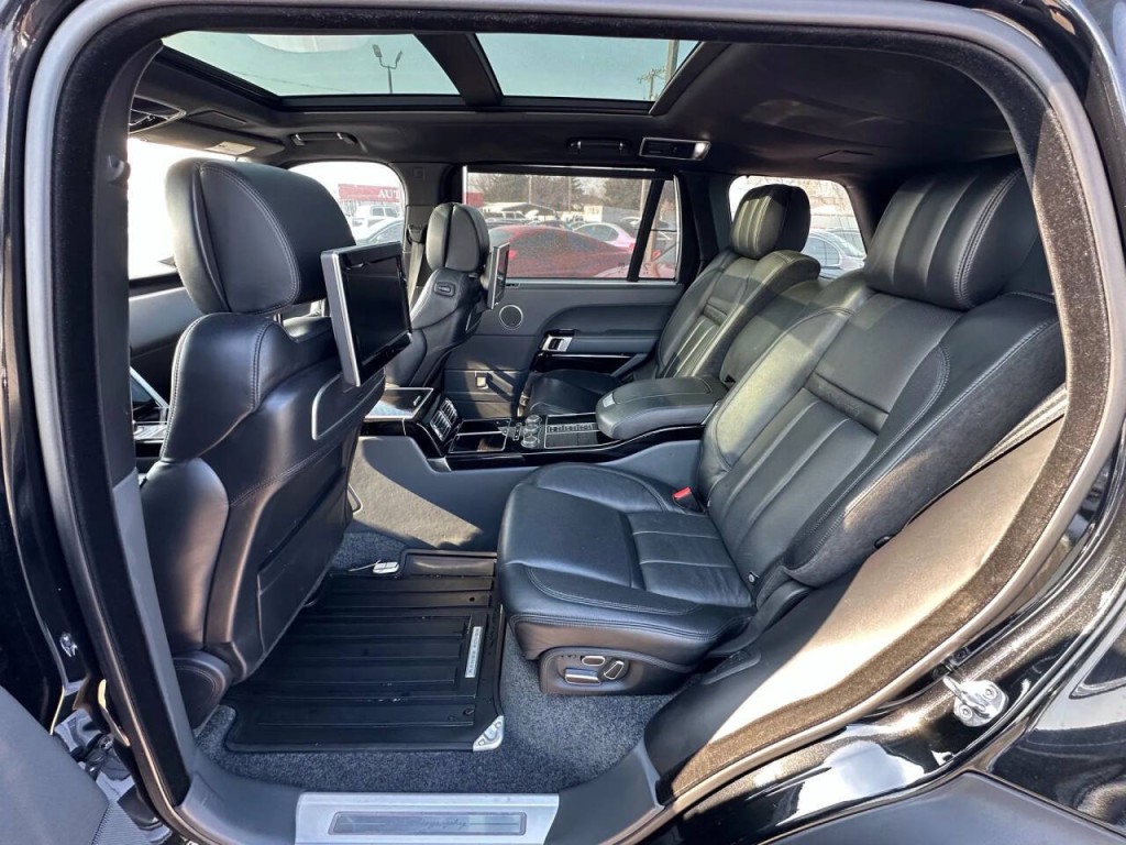 2015 Land Rover Range Rover Image 17