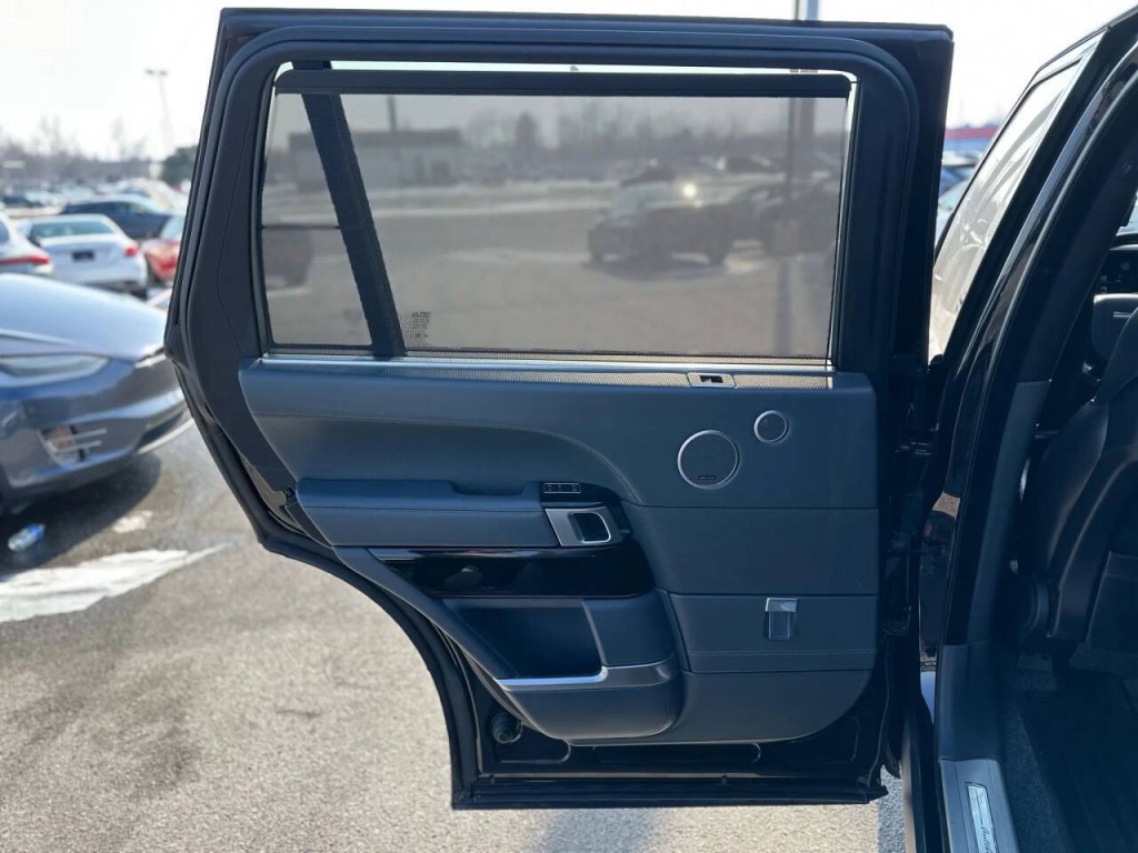 2015 Land Rover Range Rover Image 22