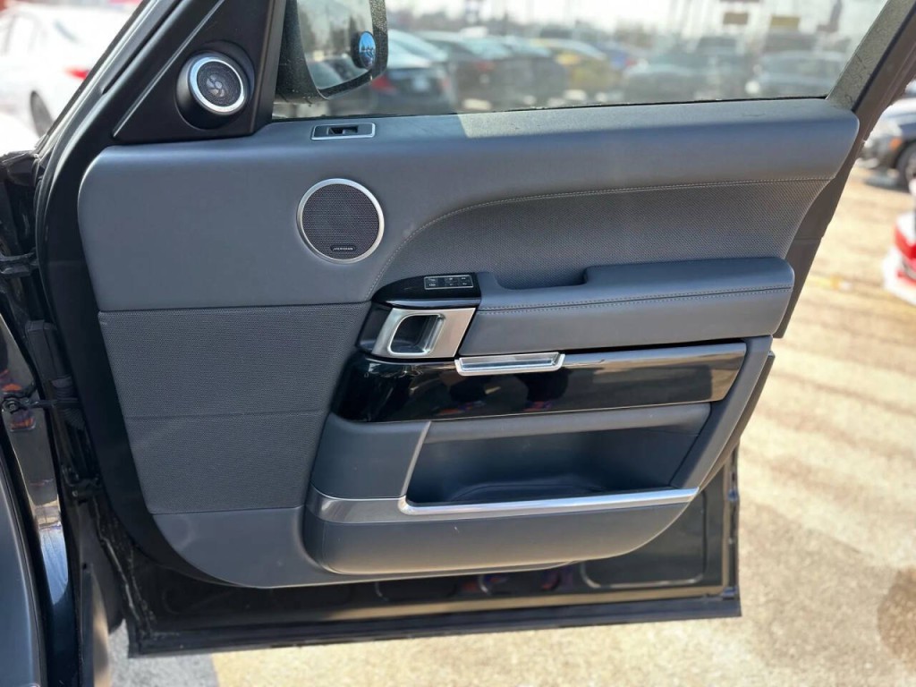 2015 Land Rover Range Rover Image 23