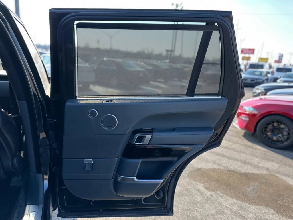 2015 Land Rover Range Rover Image 24