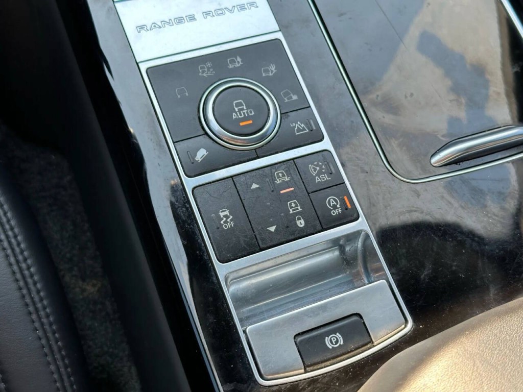 2015 Land Rover Range Rover Image 39