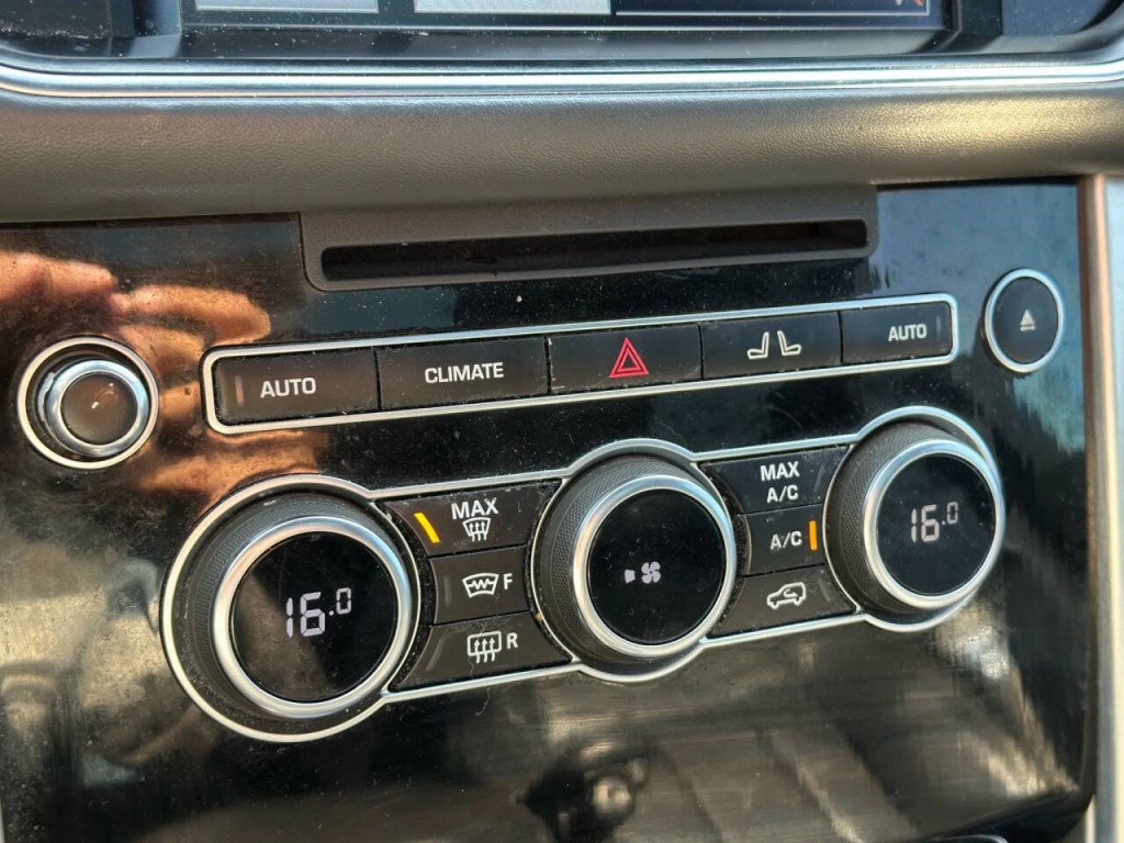 2015 Land Rover Range Rover Image 40