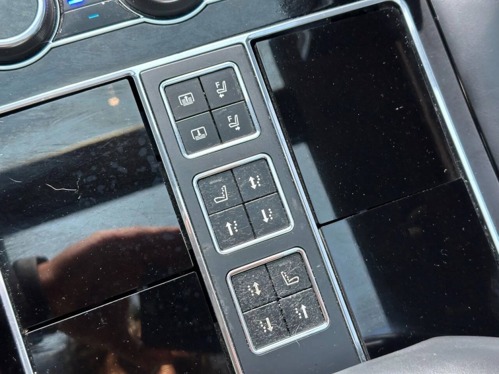 2015 Land Rover Range Rover Image 47