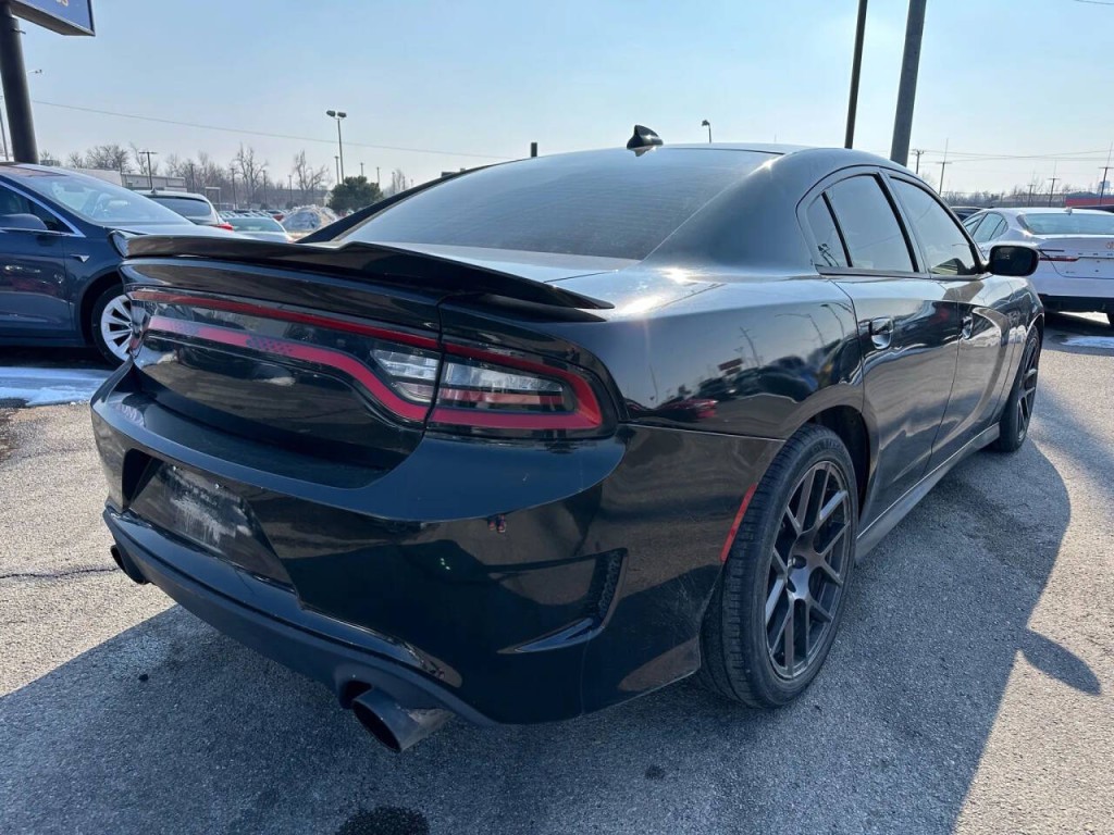 2017 Dodge Charger Image 31