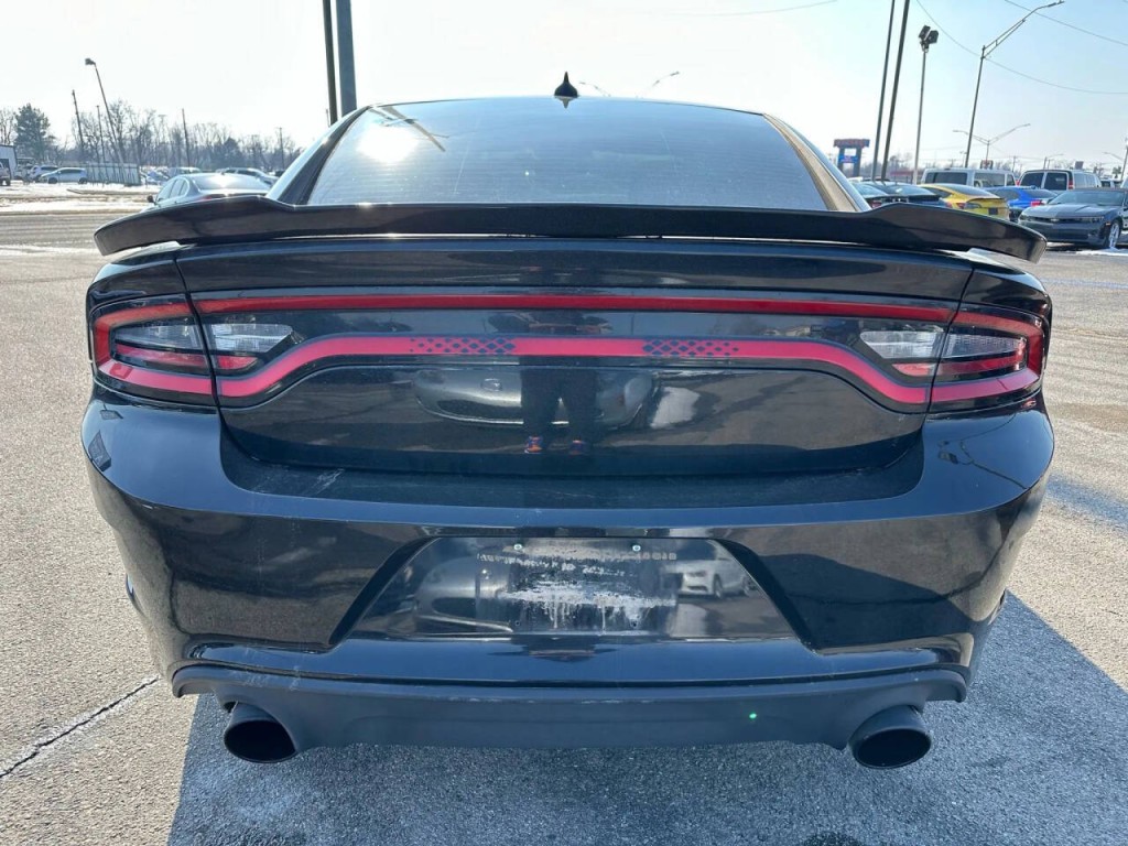 2017 Dodge Charger Image 32
