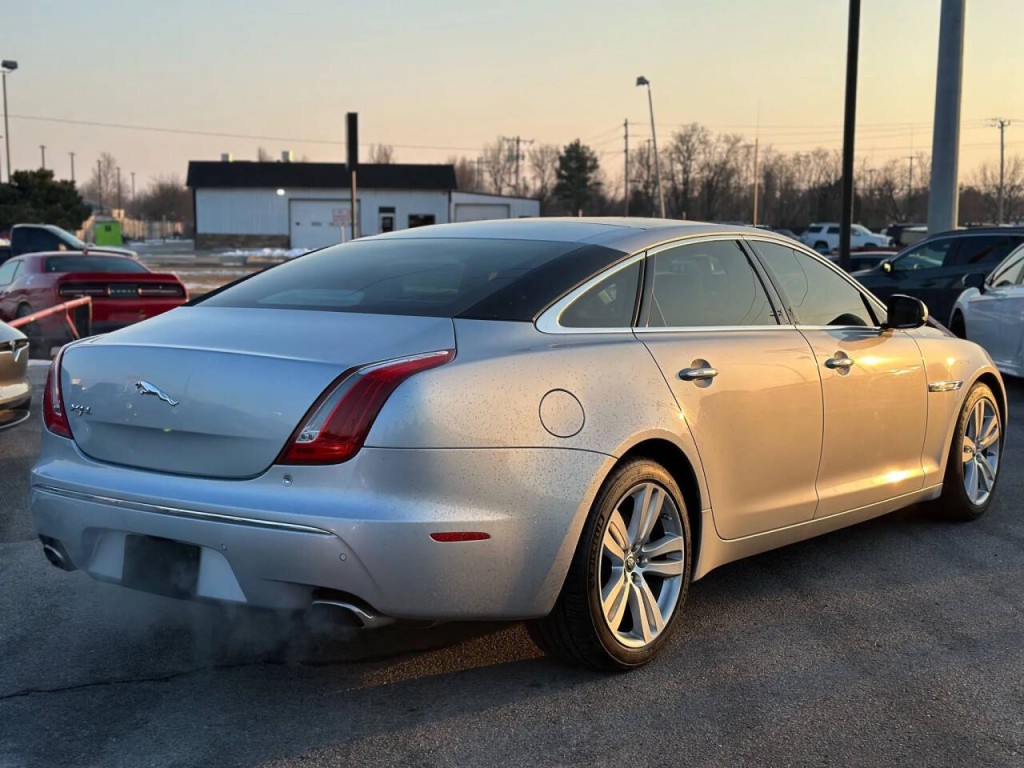 2011 Jaguar XJ Image 5