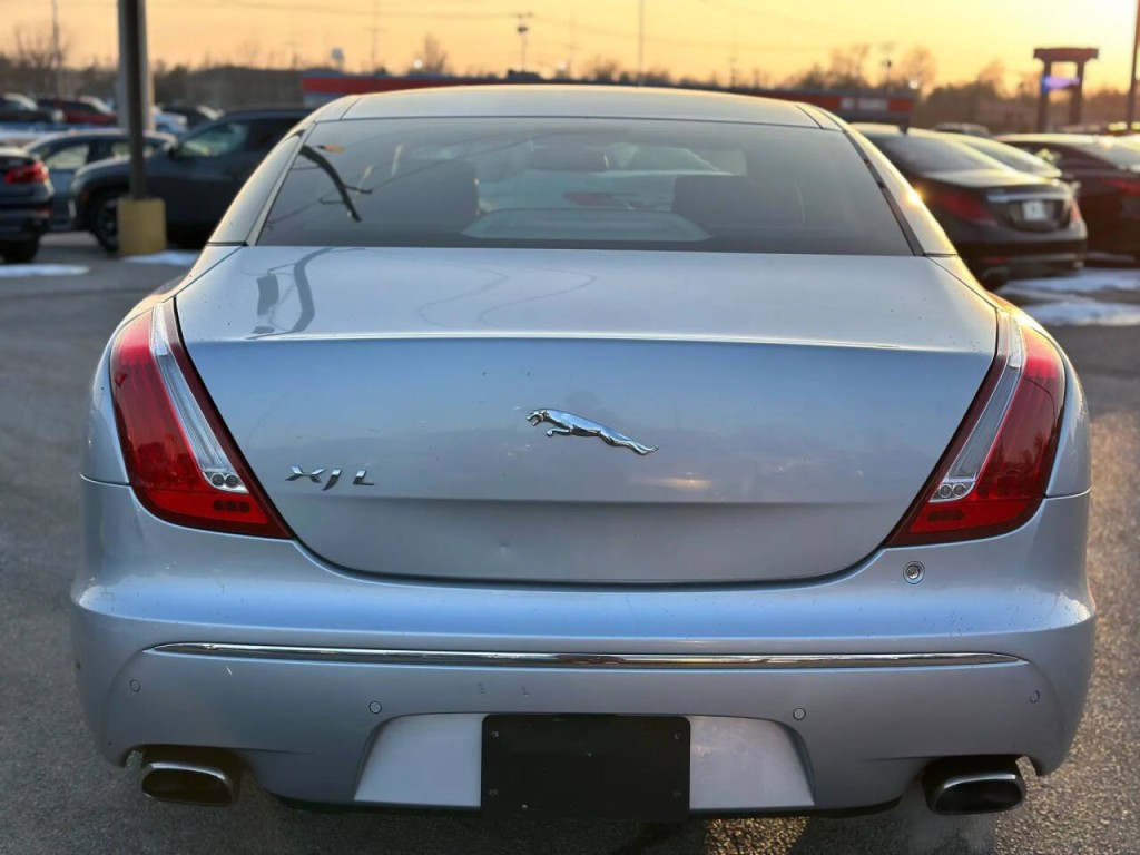2011 Jaguar XJ Image 6