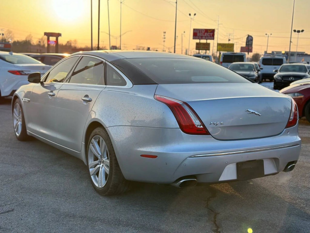 2011 Jaguar XJ Image 7