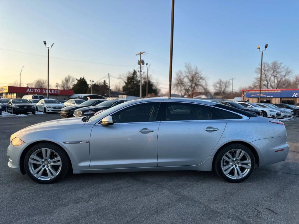 2011 Jaguar XJ Image 8