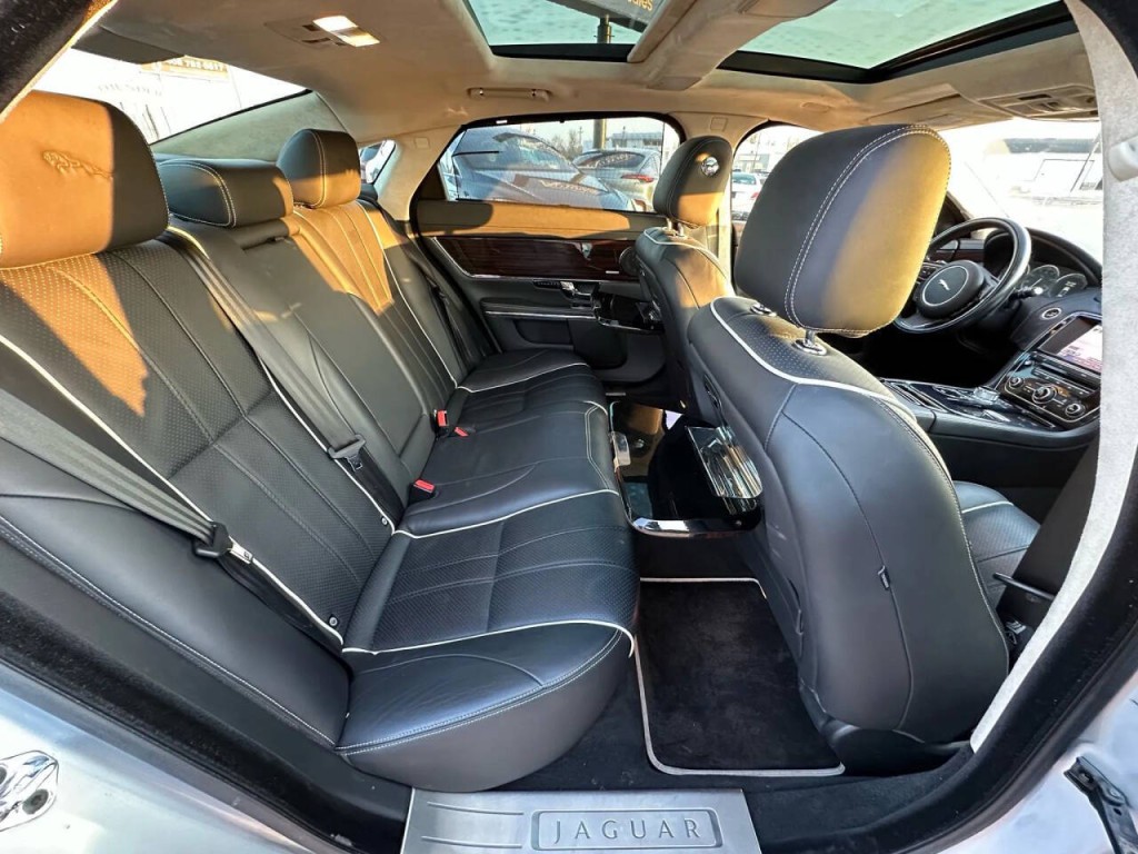 2011 Jaguar XJ Image 13