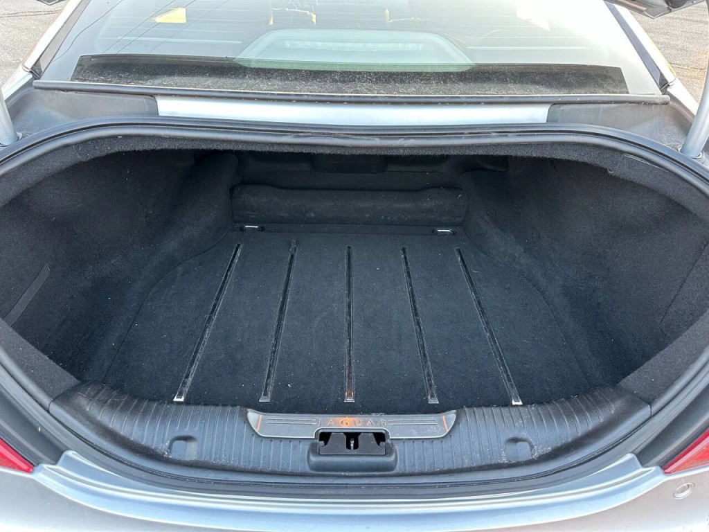 2011 Jaguar XJ Image 17